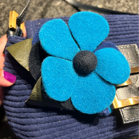 Authentic FENDI baguette wool handbag - Picture 6 of 16